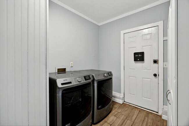 Building Photo - 112 Pipestone Dr