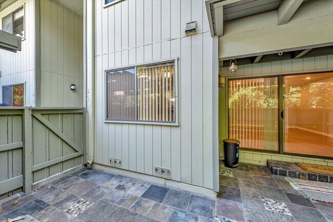 Building Photo - Hidden Gem at Saratoga Creekside – End Uni...