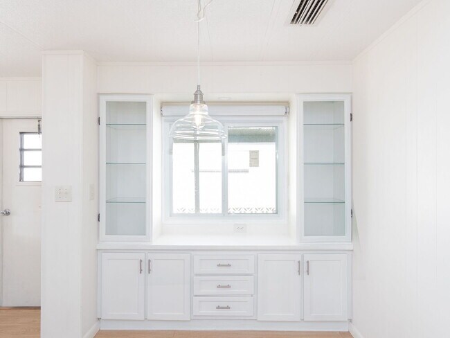 Building Photo - 529 Cervina Dr S