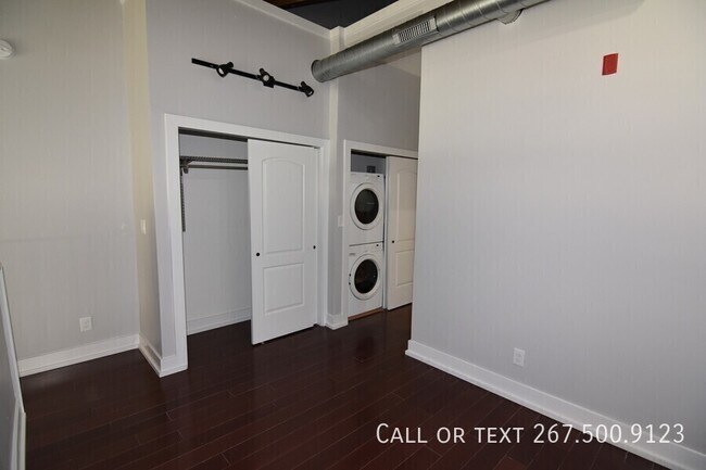 Building Photo - 1236 E Columbia Ave