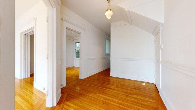Building Photo - Charming 2BR/1BA in Cole Valley – Garage Parking, In-Unit Laundry & Private Backyard