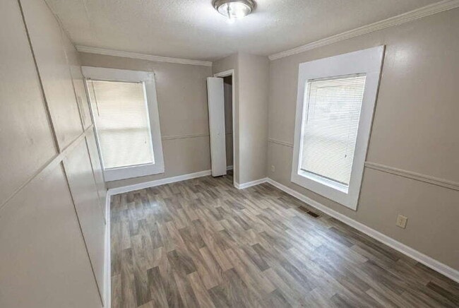 Building Photo - 218 Irving Ave