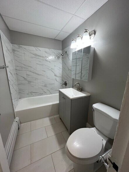 Building Photo - 385 Park Ave