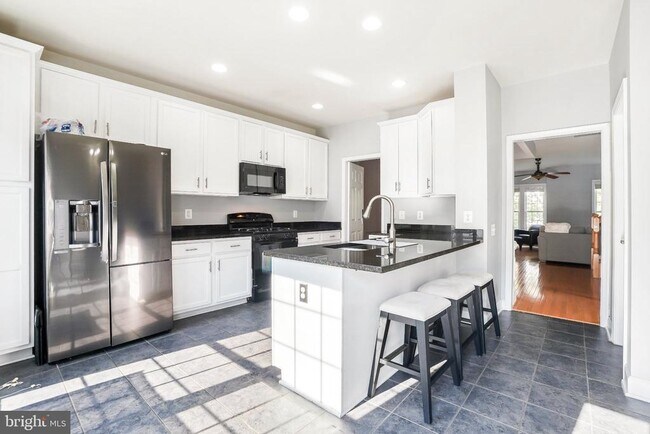 Building Photo - 14899 Potomac Branch Dr