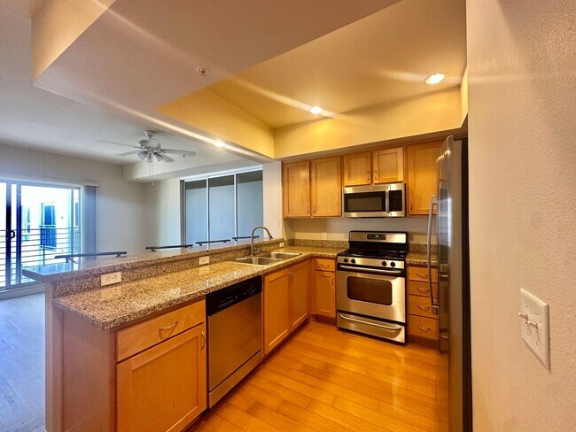 Building Photo - Delightful And Quiet Junior 1 BD Condo In ...