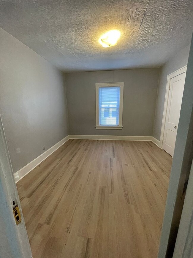 Building Photo - ? Newly Remodeled 2-Bedroom Apartment! ?