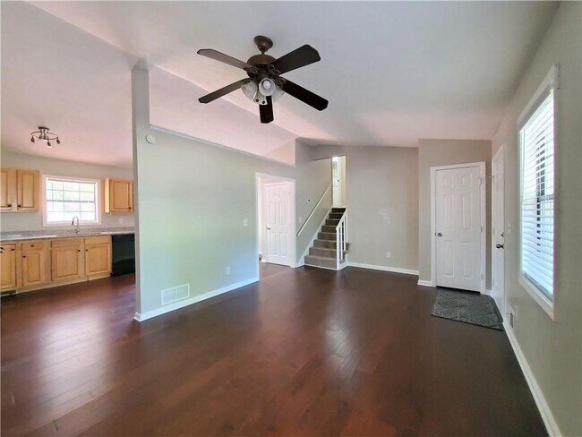 Building Photo - 394 Russell Ridge Dr