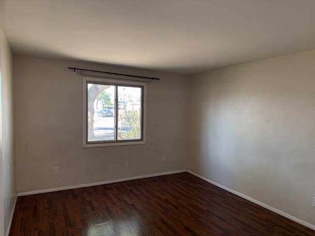 Building Photo - 3747 E Winchcomb Dr