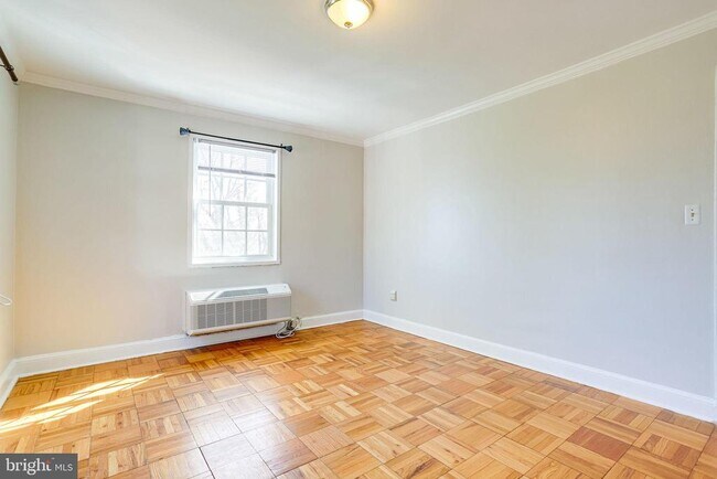 Building Photo - 1716 W Abingdon Dr