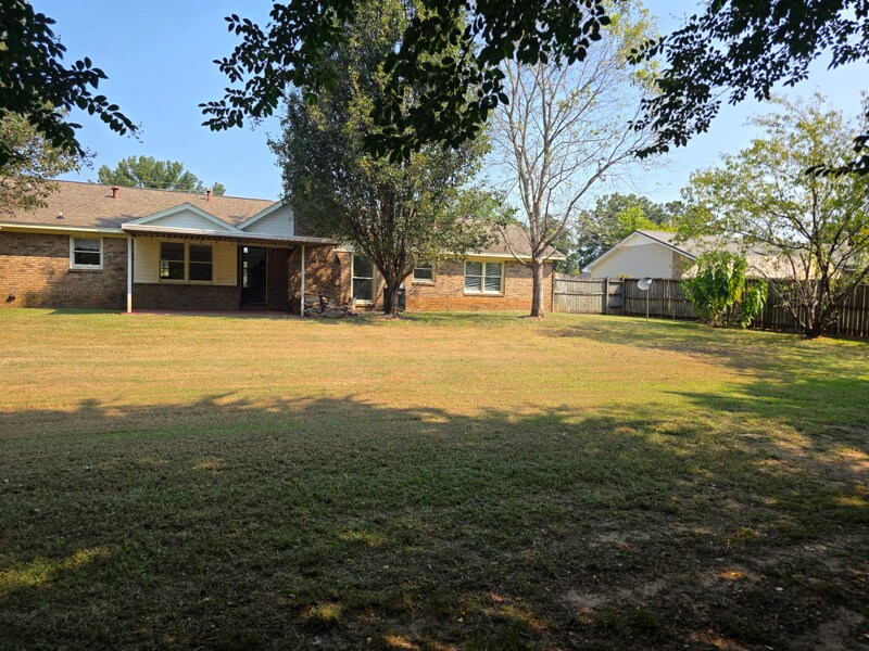 Building Photo - 4165 Brentwood St
