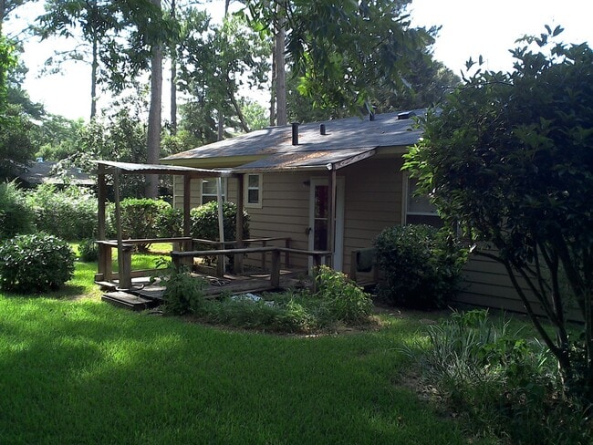 Building Photo - **UPCOMING**East Columbus 3 bedroom/1 bath...