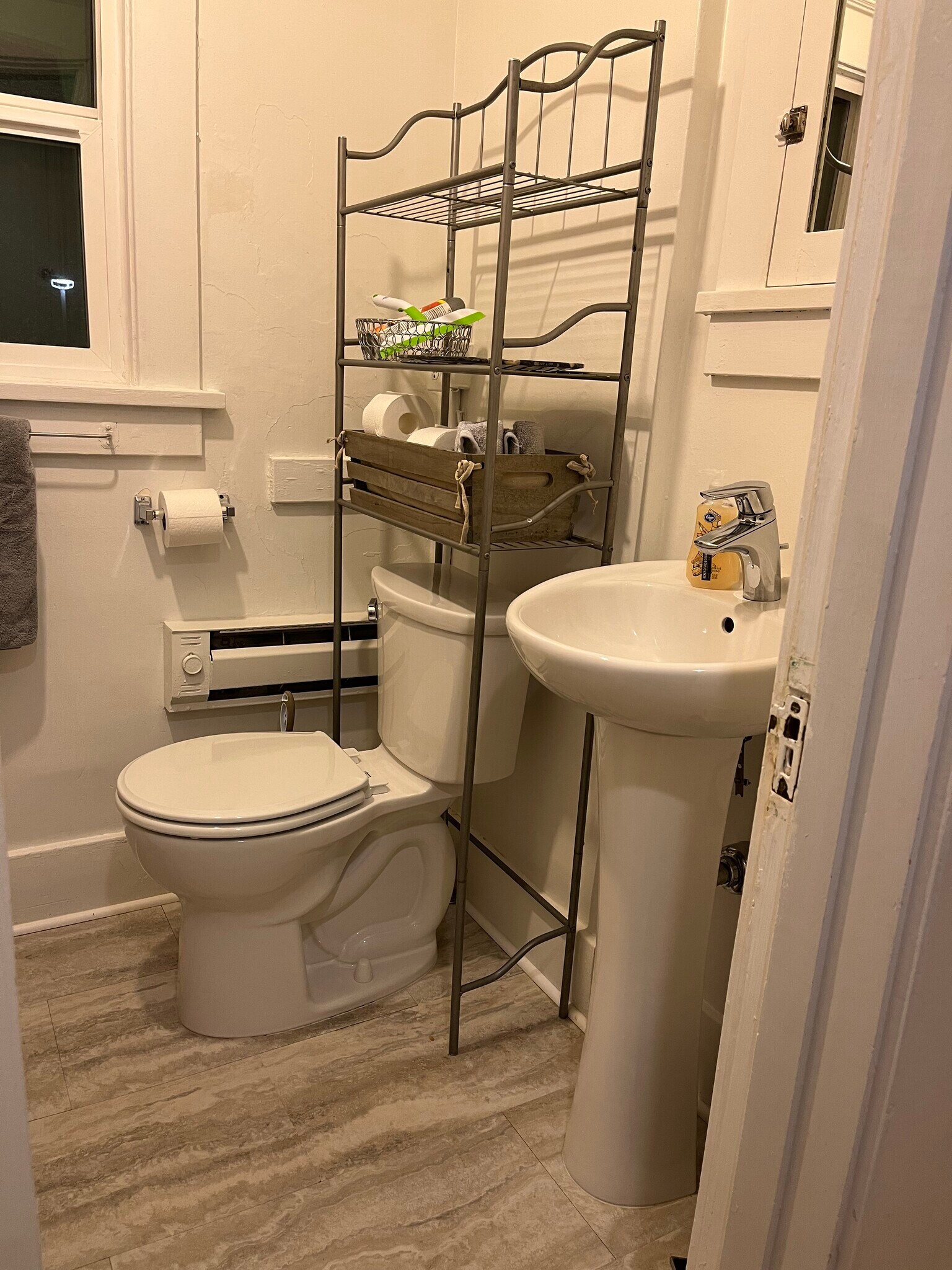 Building Photo - 856 E Carter St