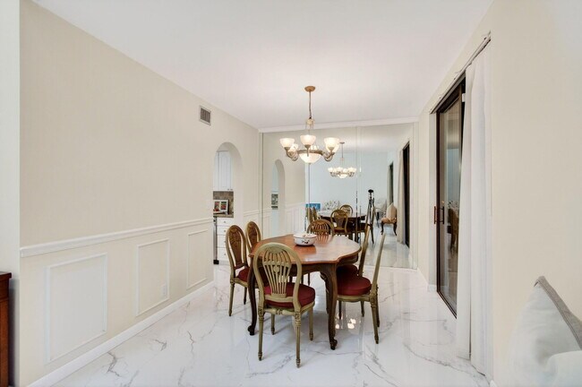 Building Photo - 7865 La Mirada Dr