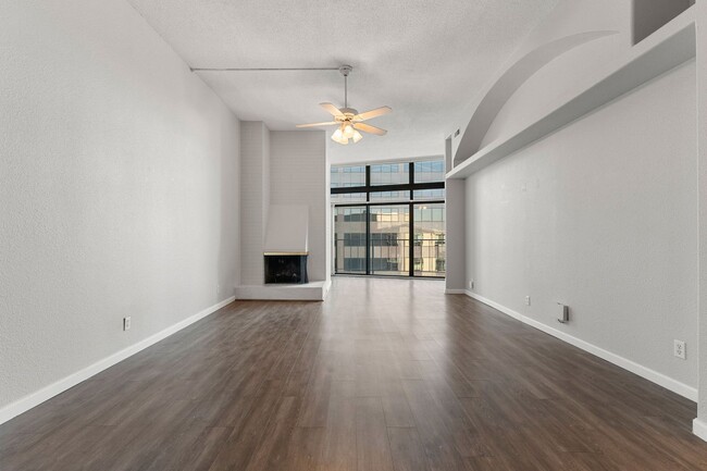 Building Photo - PENTHOUSE LEVEL Condo in LoDo!