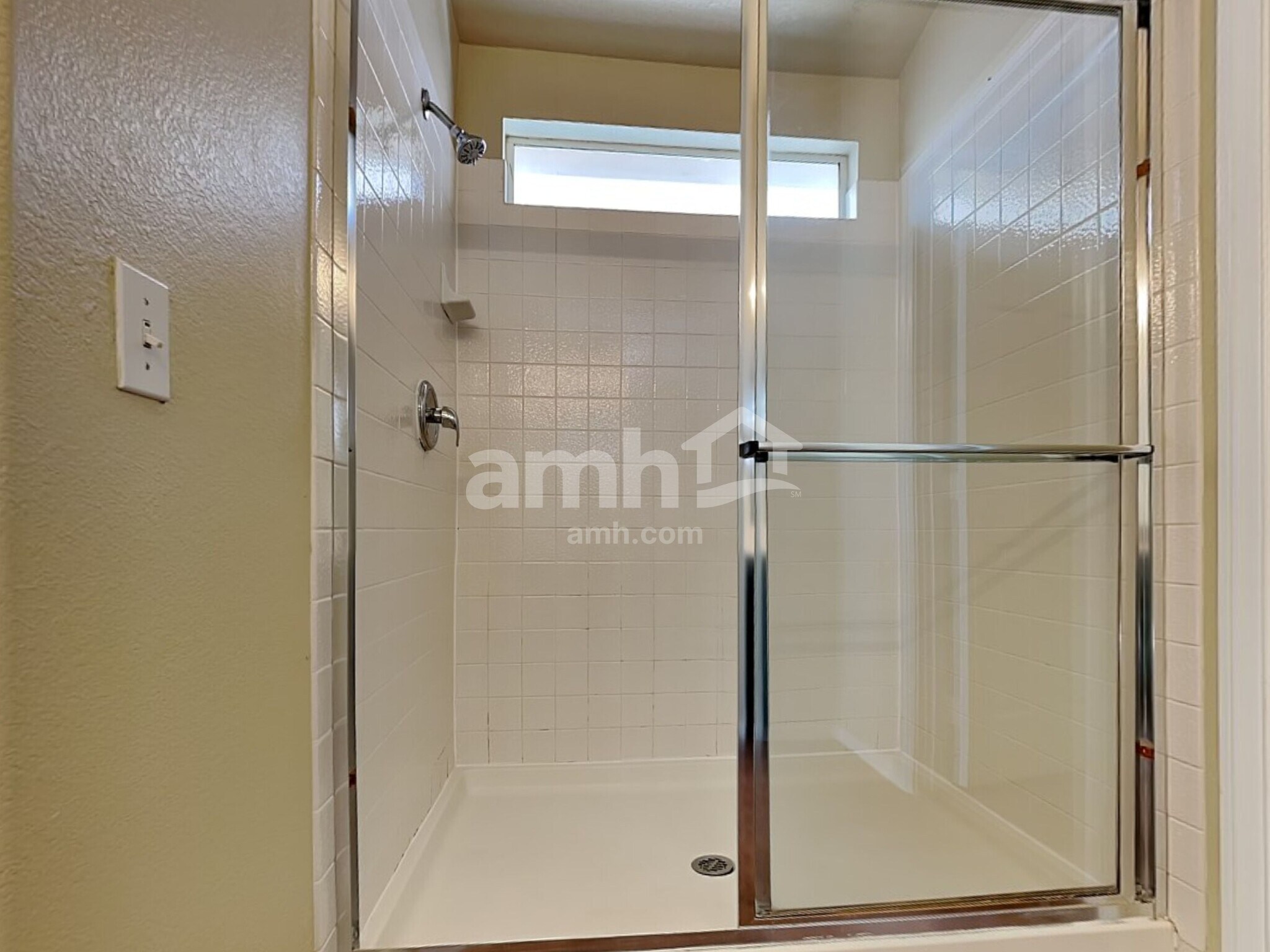 Building Photo - 325 Greenleaf Glen St