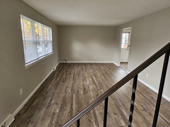 Building Photo - 608 Sunflower Dr