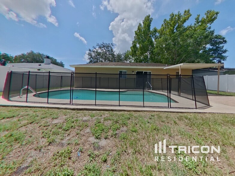 Building Photo - 1708 Hibiscus Cir N