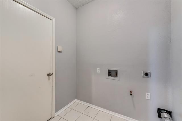 Building Photo - 803 Livingston Dr