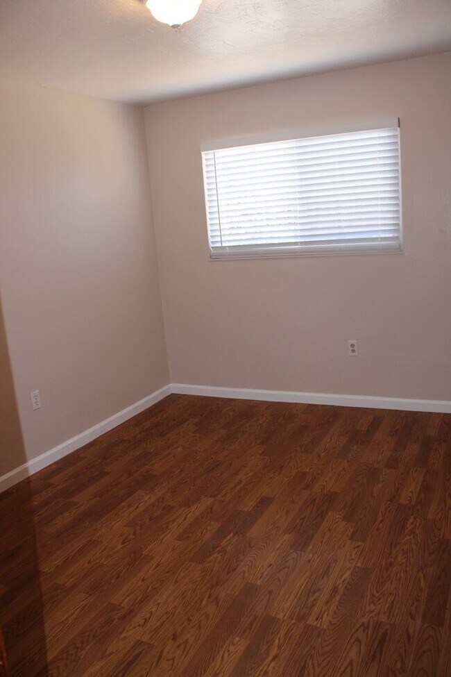 Building Photo - Three Bedroom, One Bathroom House in San Pablo with Laundry Room