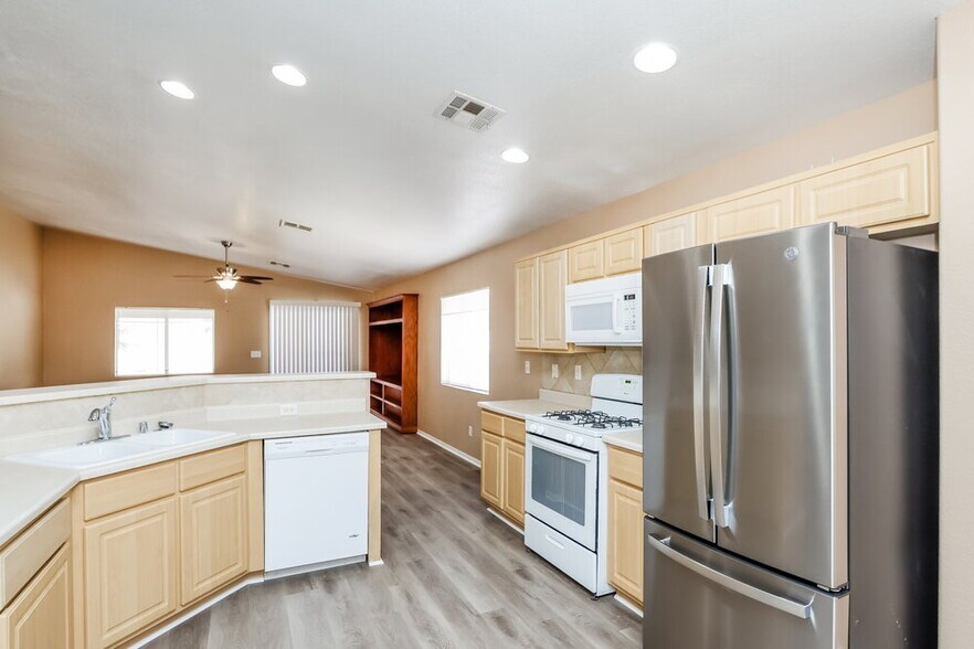 Building Photo - 1002 Emerald Stone Ave