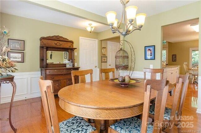 Building Photo - 15132 Edindale Dr