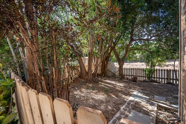 Building Photo - Remodeled 2 Bed / 1.5 Bath at Kihei Villag...