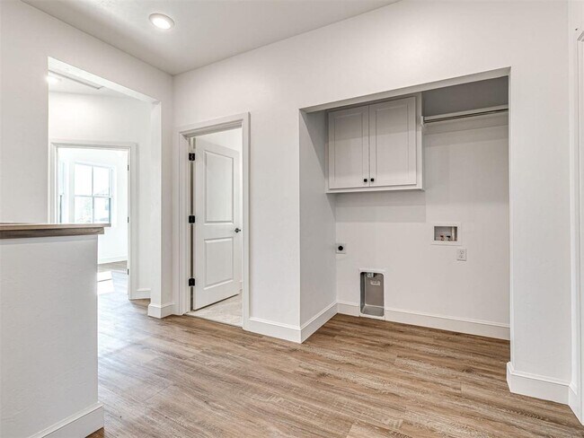 Building Photo - 29612 Memory Ln