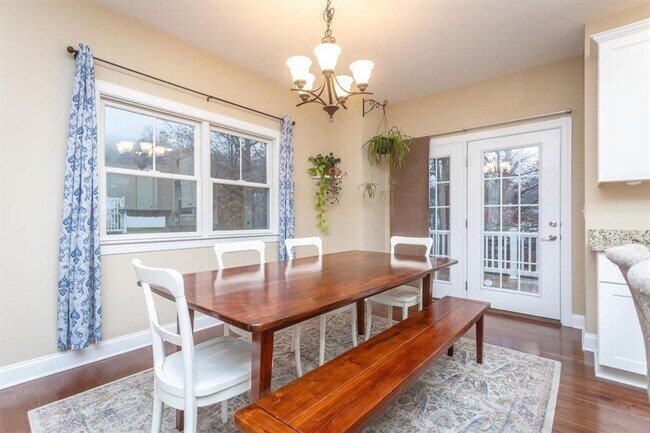 Building Photo - Spacious Townhouse with BONUS THEATER ROOM