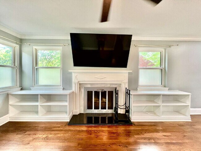 Building Photo - Welcome home to this charming house located near the heart of Charlotte, NC.