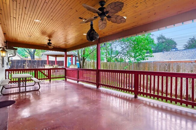 Building Photo - 12100 Clickett Cove
