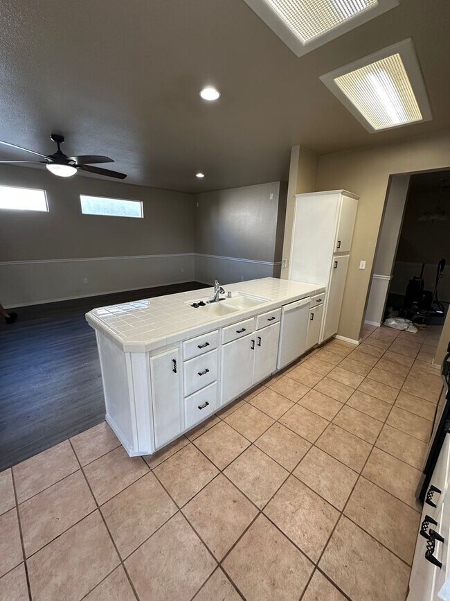 Building Photo - Lemoore’s finest