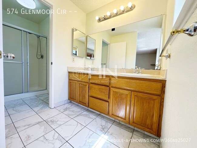 Building Photo - 574 Glenmoor Cir