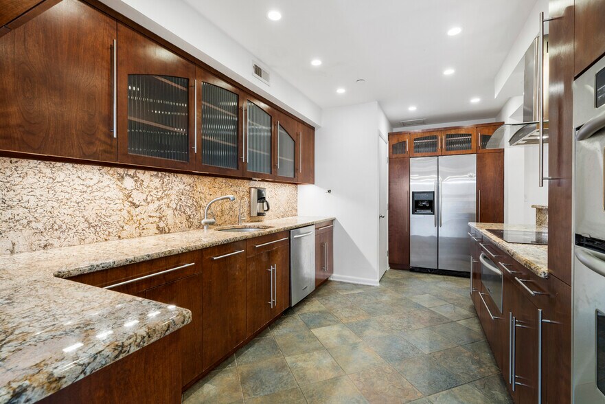 Kitchen - 3 Whitman Ct