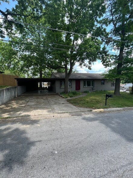 Front of home. - 1156 S 6th St