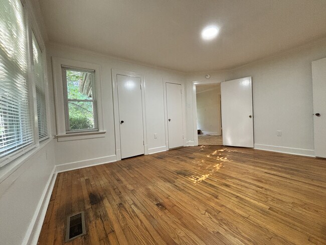 Building Photo - 1301 Richland Pl