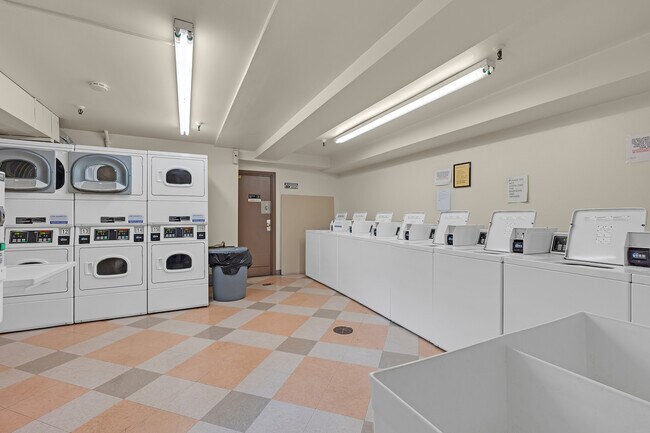 Building Photo - 700 Perrie Dr