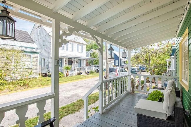 Building Photo - 76 Abbott St