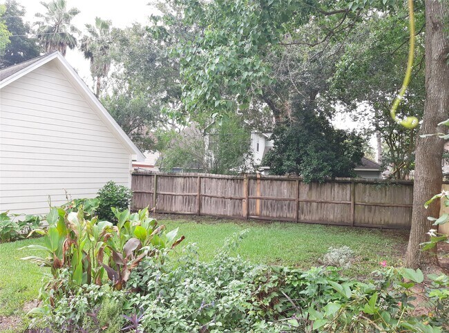 Building Photo - 1706 Calveryman Ln