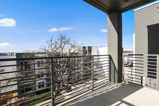 Building Photo - 4801 Springdale Rd