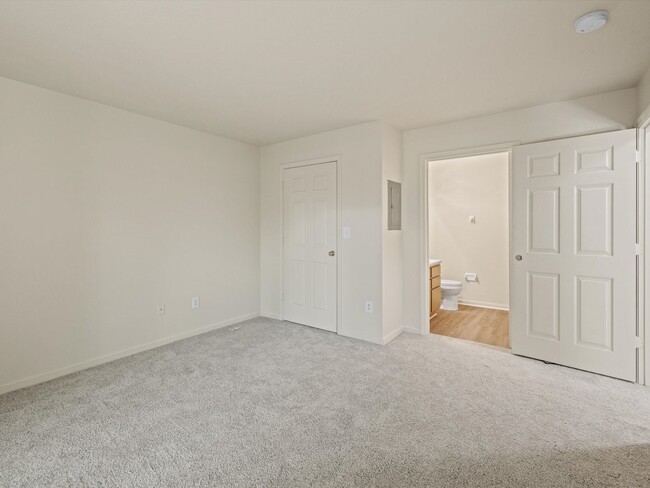 Building Photo - 3 Bedroom Limited Supply******Minutes from...