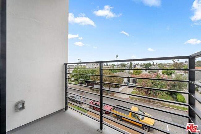 Building Photo - 1920 S Sherbourne Dr