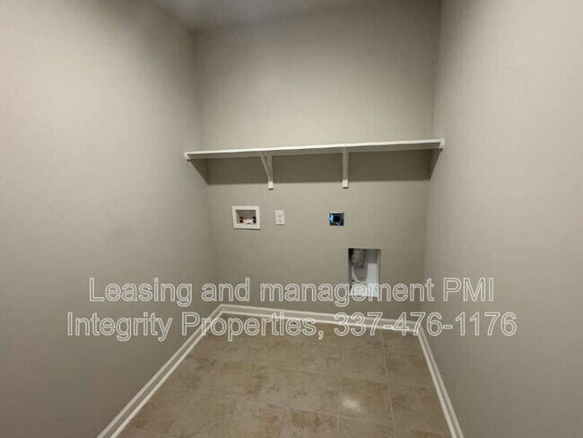 Building Photo - 113 S Lakepointe Dr