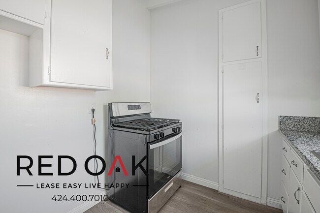 Building Photo - 15301 Woodruff Pl