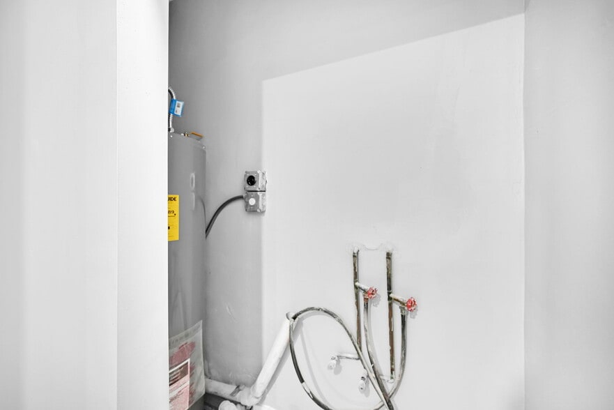 Building Photo - 643 NE 149th St