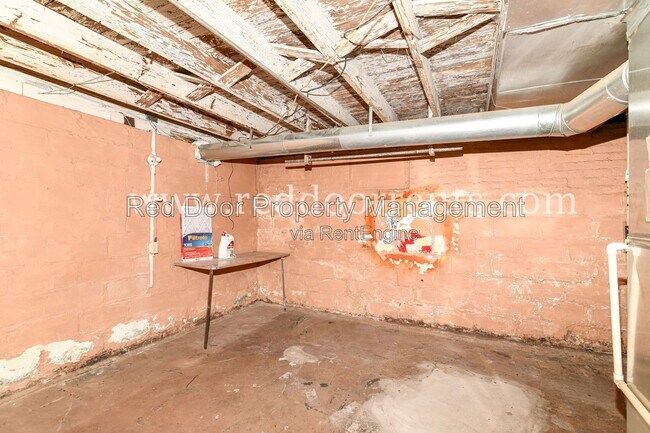 Building Photo - 1028 N Kealing Ave