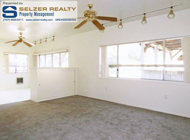 Building Photo - Spacious 4 bd. gated country estate w/ pool!