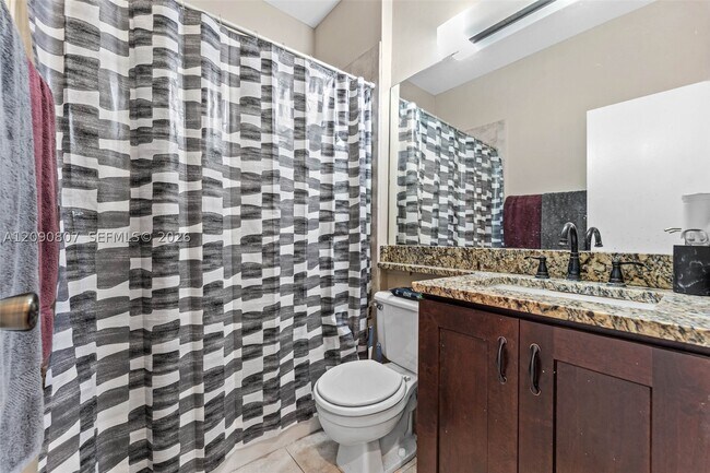 Building Photo - 680 Cypress Club Way