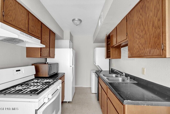 Building Photo - 1909 Karen Sue Pl