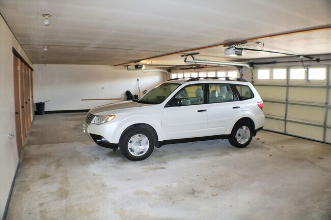 Building Photo - 16 Green Mountain Dr