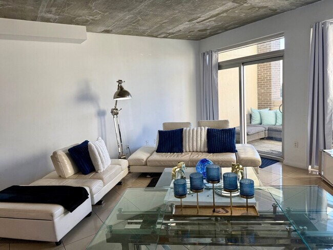 Building Photo - 139 NE 32nd St